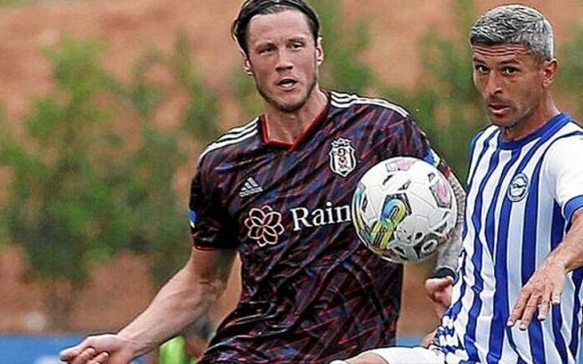 Salva Sevilla, durante el amistoso ante el Besiktas. Foto: &Aacute;rea 11