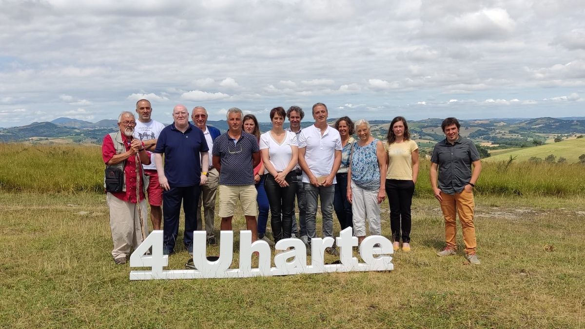 Representantes de los municipios se reunieron para presentar la ruta 'Lau Uharteak'.