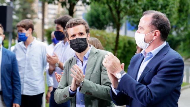 Pablo casado y Carlos Iturgaiz durante un acto en Euskadi el pasado verano