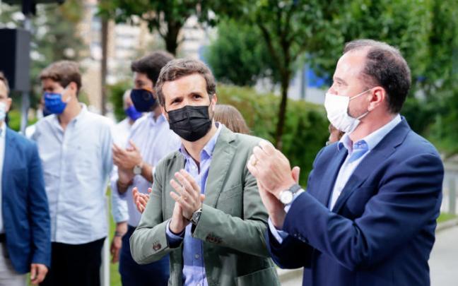 Pablo casado y Carlos Iturgaiz durante un acto en Euskadi el pasado verano Pablo casado y Carlos Iturgaiz durante un acto en Euskadi el pasado verano