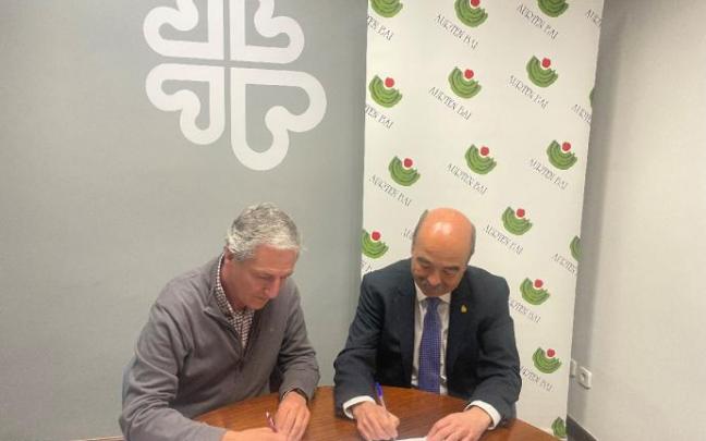 Bargos y Etxebarria en la firma del convenio. Bargos y Etxebarria en la firma del convenio.