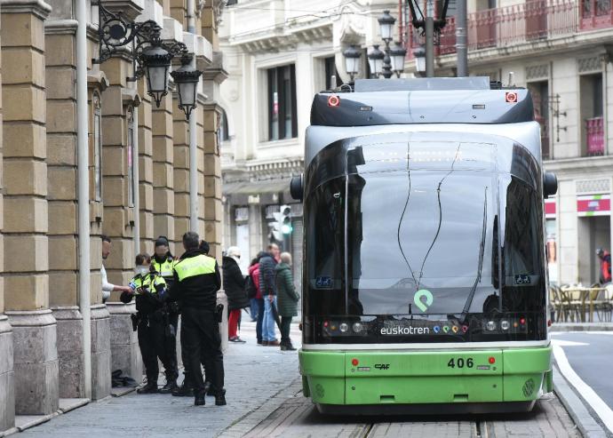 Los cacos aprovechan las zonas concurridas y estaciones de tranvía o tren para realizar los robos.