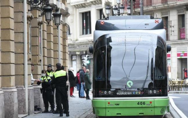 Los cacos aprovechan las zonas concurridas y estaciones de tranvía o tren para realizar los robos.
