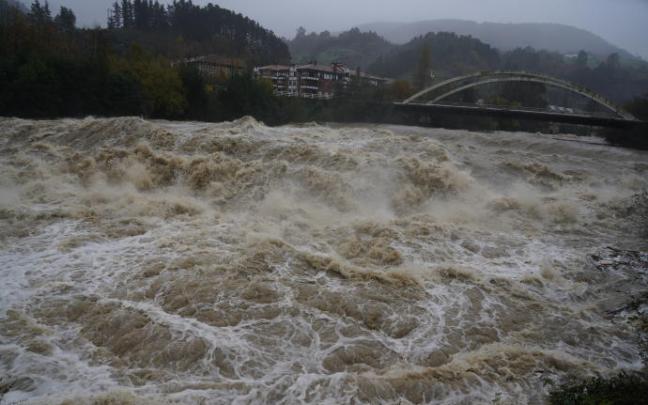 El Cadagua a su paso por Alonstotegi en noviembre de 2021. El Cadagua a su paso por Alonstotegi en noviembre de 2021.