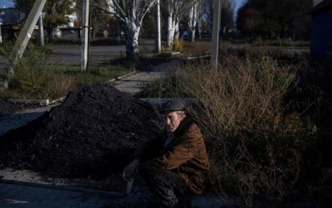 Amnistía Internacional denuncias que las fuerzas rusas atacan de forma indiscriminada y matan ilegítimamente a civiles.