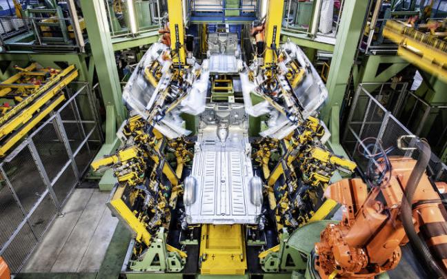 Línea de montaje de la planta de Mercedes-Benz en Vitoria