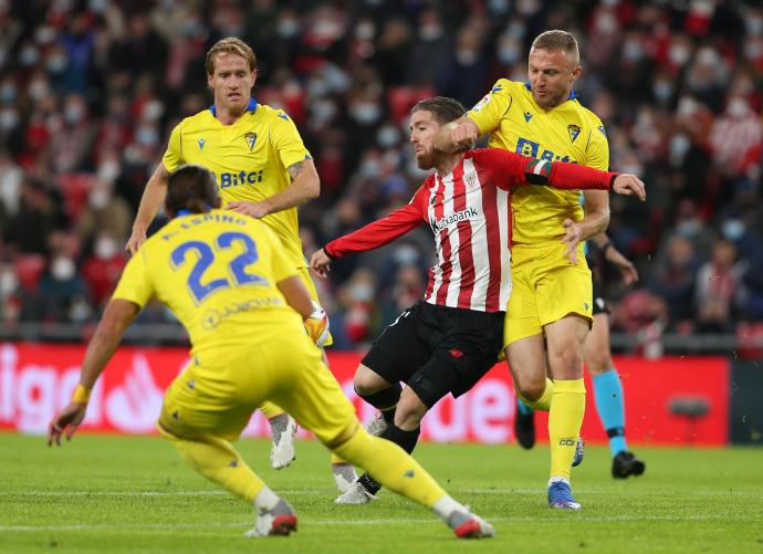 Imagen del último duelo entre el Athletic y el Cádiz.