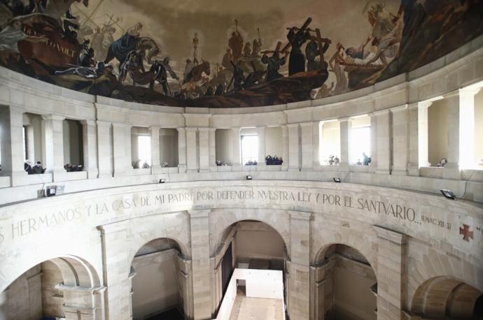 Participantes en la visita guiada al interior de los Caídos en 2017, como clausura de unas jornadas para debatir sobre el futuro del edificio.