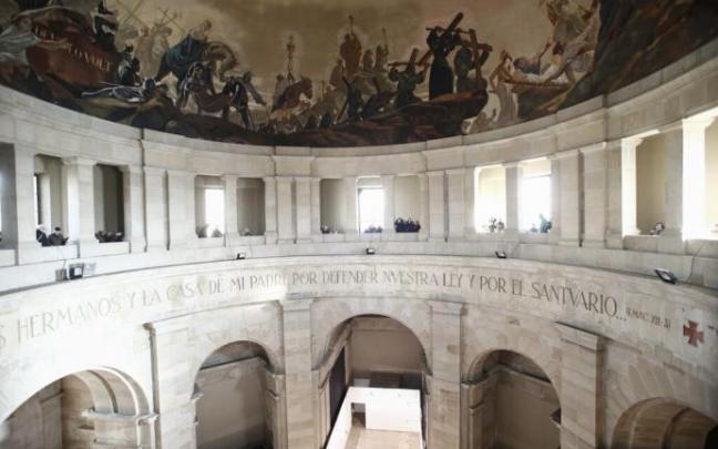 Participantes en la visita guiada al interior de los Caídos en 2017, como clausura de unas jornadas para debatir sobre el futuro del edificio.