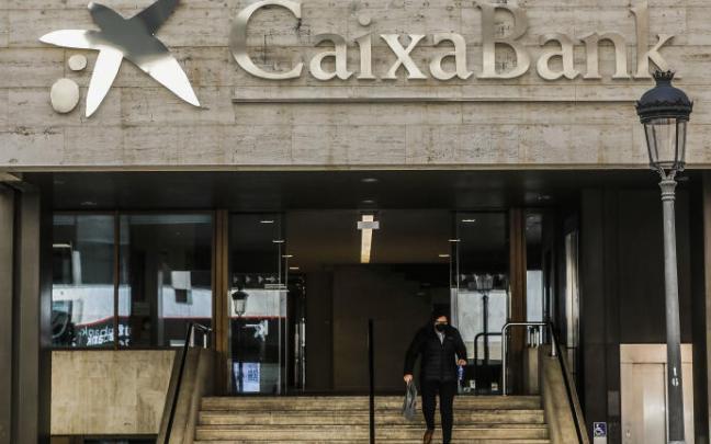 El ERE de CaixaBank contempla la salida de 6.452 trabajadores. El ERE de CaixaBank contempla la salida de 6.452 trabajadores.