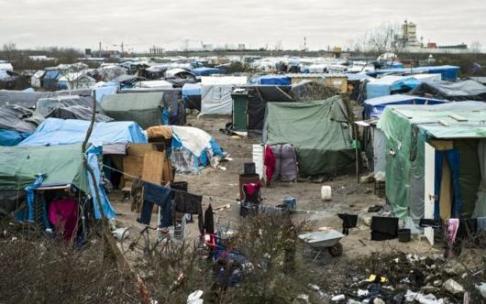 Imagen de archivo de un campamento de migrantes en Calais.