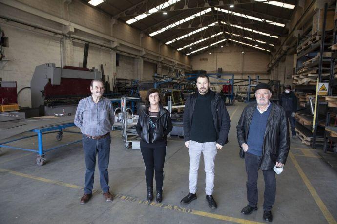 Ángel Igarreta, Soko Recalde, Iñigo Nuin y Marcos Nuin, en el taller de Landaben.