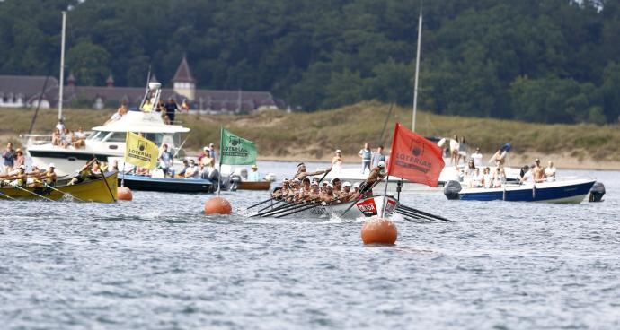 La embarcación de Zierbena, en el último campeonato de España celebrado en aguas de Pedreña.