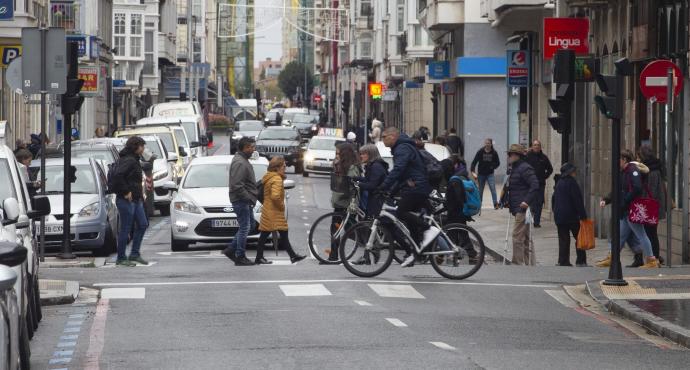 Tránsito de personas en la céntrica calle Florida.