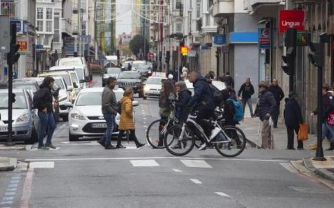 Tránsito de personas en la céntrica calle Florida.