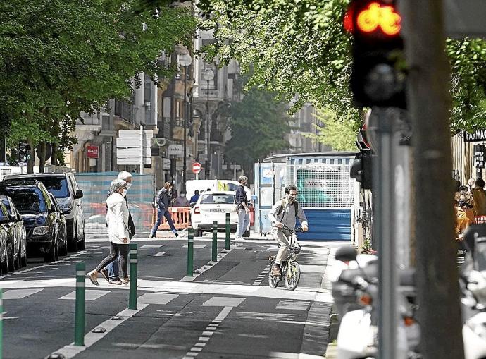 Nuevo tramo de bidegorri por la calle San Martín, que se unirá al que se abrirá frente al Buen Pastor.