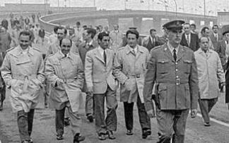 Las autoridades recorriendo un tramo del paso. Foto: Arqué (AMVG)