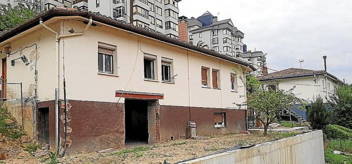 La vivienda de la calle Hondarribia (junto al ascensor de Makatzena), que el Ayuntamiento ha querido reformar para transformarla en un centro de inserción sociolaboral.