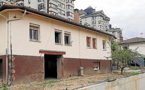 La vivienda de la calle Hondarribia (junto al ascensor de Makatzena), que el Ayuntamiento ha querido reformar para transformarla en un centro de inserción sociolaboral.