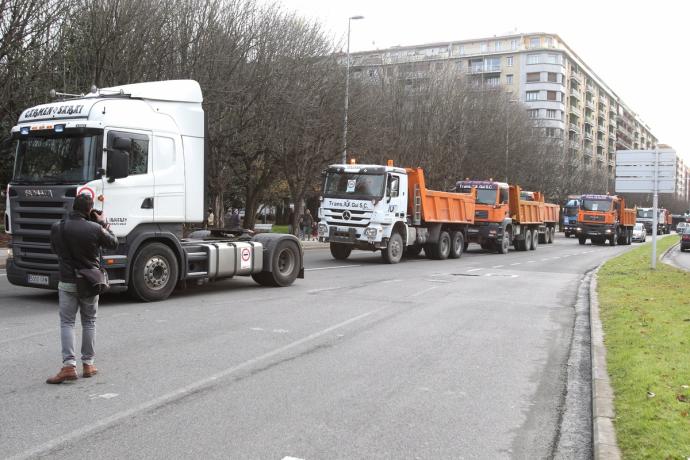 Protesta de camioneros en Donostia