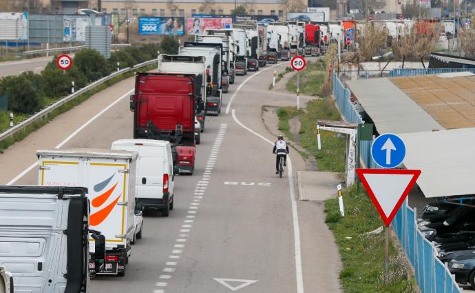 Camioneros en una jornada de protesta ayer en Zaragoza.