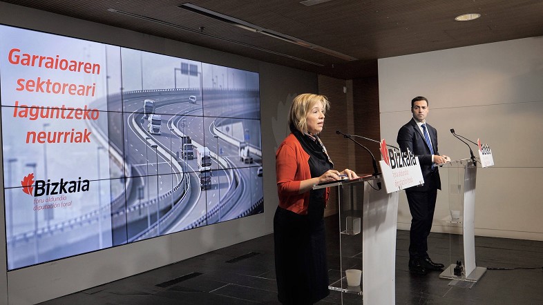 Los diputados Imanol Pradales y Ainara Basurko explican las ayudas al transporte de mercancías Los diputados Imanol Pradales y Ainara Basurko explican las ayudas al transporte de mercancías