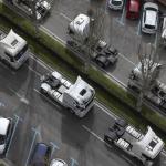 Transportistas durante la camionada convocada por Hiru y secundada por Tradisna