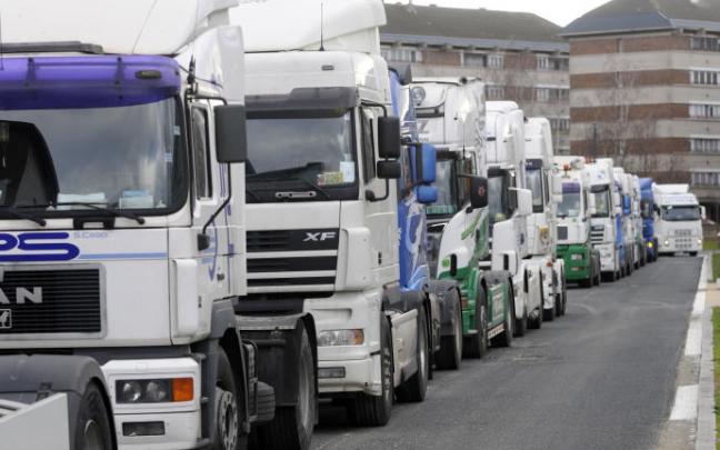 Protesta de transportistas en Vitoria.