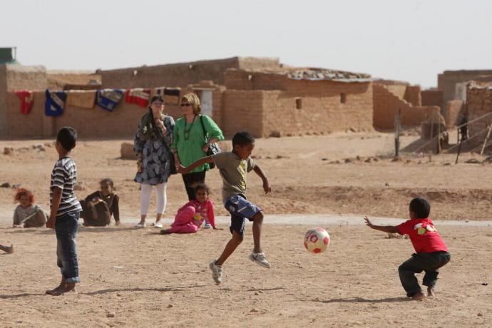 Niños jugando en campamentos sahararuis.