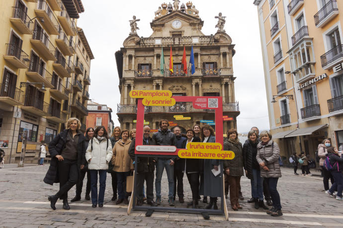 Presentación de la campaña frente al Ayuntamiento.
