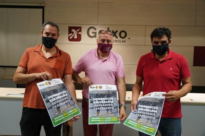 Acto de presentación del Campeonato de Euskadi de Balonmano playa.