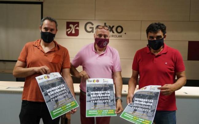Acto de presentación del Campeonato de Euskadi de Balonmano playa.