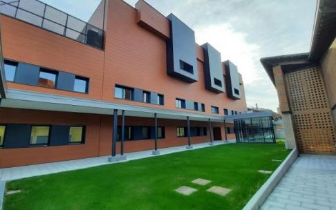 Los contagiados son estudiantes de ADE del campus donostiarra de la Universidad de Deusto. Los contagiados son estudiantes de ADE del campus donostiarra de la Universidad de Deusto.