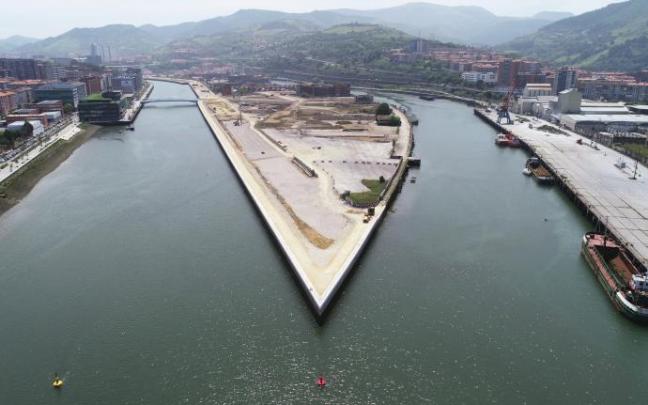 Además de edificios residenciales los rellenos han permitido generar una amplia superficie para usos ciudadanos en la punta.