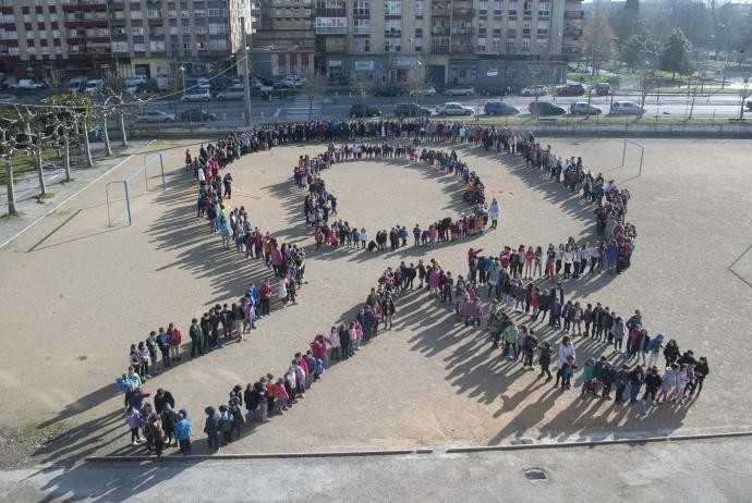 Celebración anterior del Día del niño con cáncer en el colegio Escolapios de Vitoria.