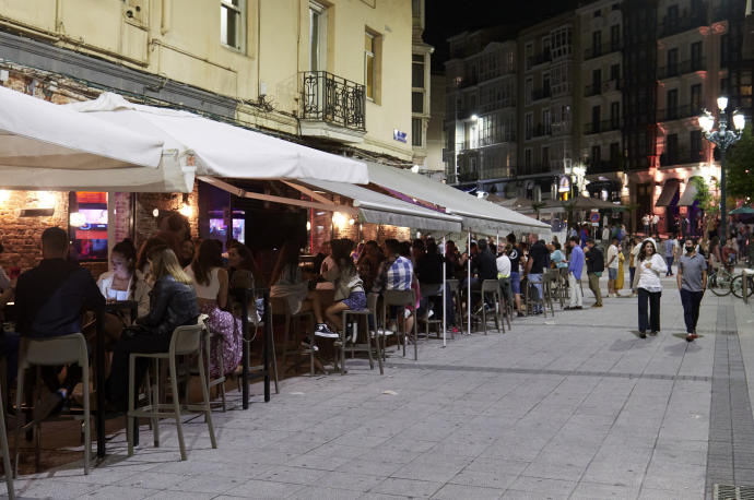 Imagen de una zona de bares en Santander.