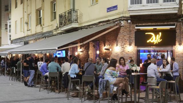 Imagen de una zona de bares de Santander.