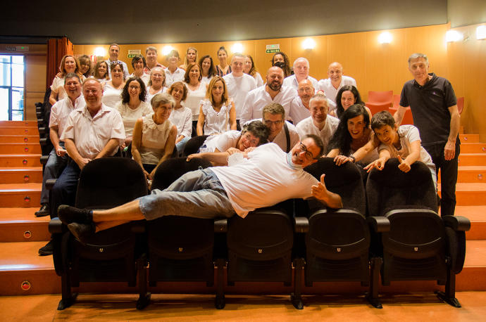 Los componentes y ex componentes de la formación lodosana durante el acto que tuvo lugar en la casa de cultura