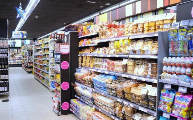 Interior de un supermercado Caprabo. Interior de un supermercado Caprabo.