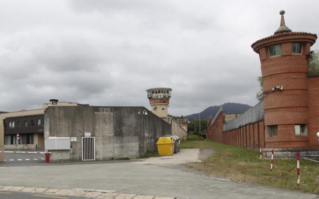 Entrada principal de la cárcel de Basauri.