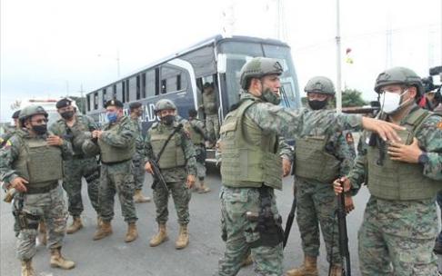Operativo del Ejército de Ecuador para sofocar los motínes que se produjeron en varias cárceles del país en febrero de 2021. Operativo del Ejército de Ecuador para sofocar los motínes que se produjeron en varias cárceles del país en febrero de 2021.