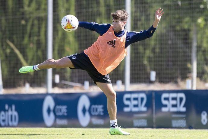 Marc Cardona en un entrenamiento con Osasuna