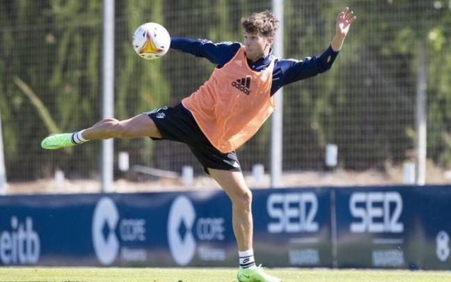 Marc Cardona en un entrenamiento con Osasuna Marc Cardona en un entrenamiento con Osasuna