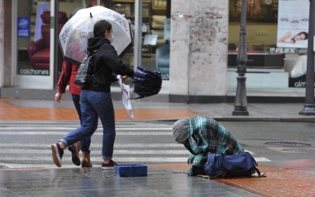 La soledad y la debilidad de las redes primarias es un factor determinante que lleva en muchos casos a la exclusión. La soledad y la debilidad de las redes primarias es un factor determinante que lleva en muchos casos a la exclusión.