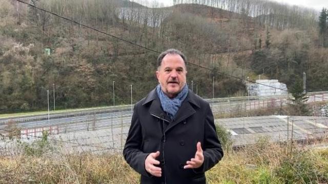El presidente del PP vasco, Carlos Iturgaiz, en Zaldibar