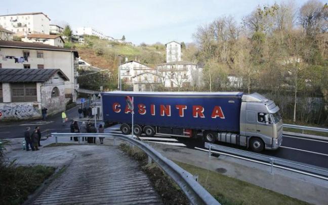 Carretera de acceso al polígono de Papín