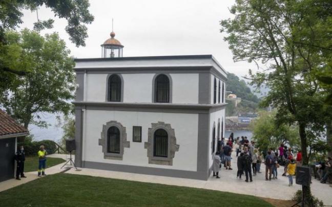 Casa del faro de la isla, tras ser rehabilitada para acoger la creación de Cristina Iglesias. Casa del faro de la isla, tras ser rehabilitada para acoger la creación de Cristina Iglesias.