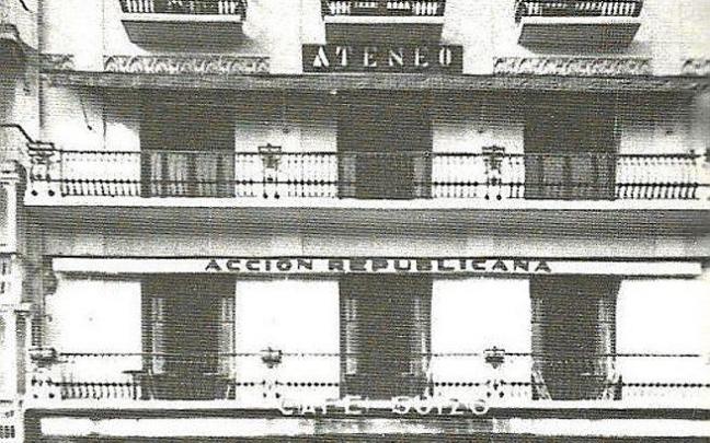 Foto: De Arazuri, J.J. "Pamplona, calles y barrios".