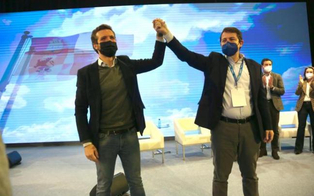 Casado ha apoyado a Fernández Mañueco en su reelección como presidente del PP de Castilla y León Casado ha apoyado a Fernández Mañueco en su reelección como presidente del PP de Castilla y León