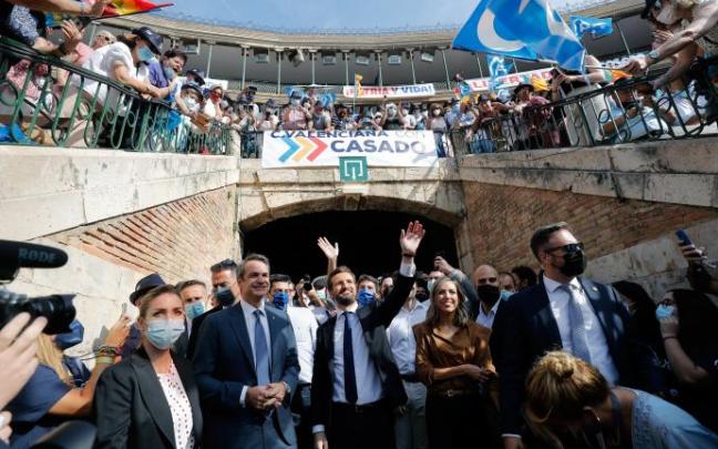 El presidente del PP, Pablo Casado, a su llegada a la Plaza de Toros de Valencia. El presidente del PP, Pablo Casado, a su llegada a la Plaza de Toros de Valencia.